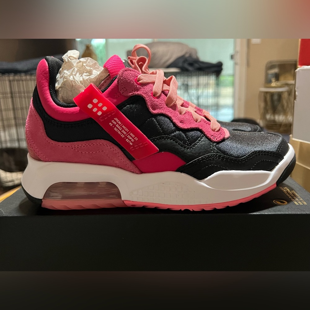 JORDAN MA2 (GS) Big boys size 6.5 or can fit a women’s size 8